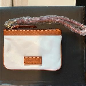 New Dooney & Bourke wristlet White leather w brown
